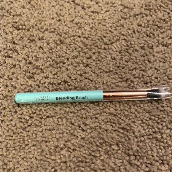 elizabeth mott Other - Elizabeth Mott Blue Blending Brush